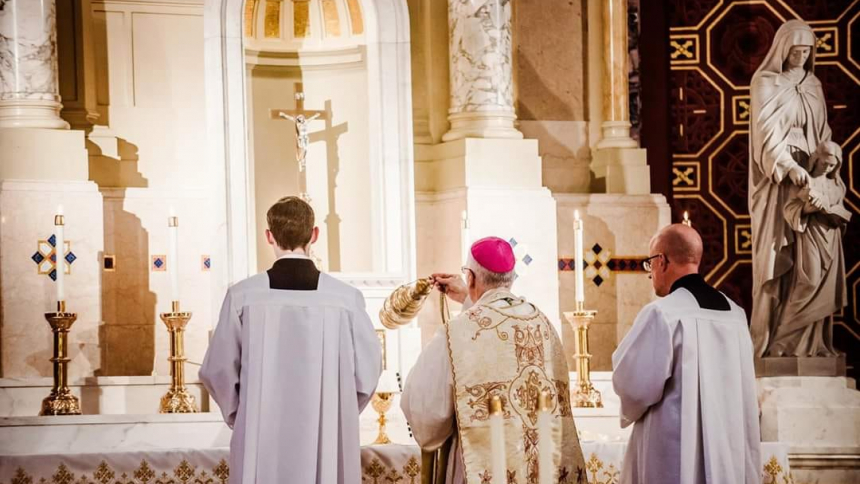 Bishop Boyea offering TLM