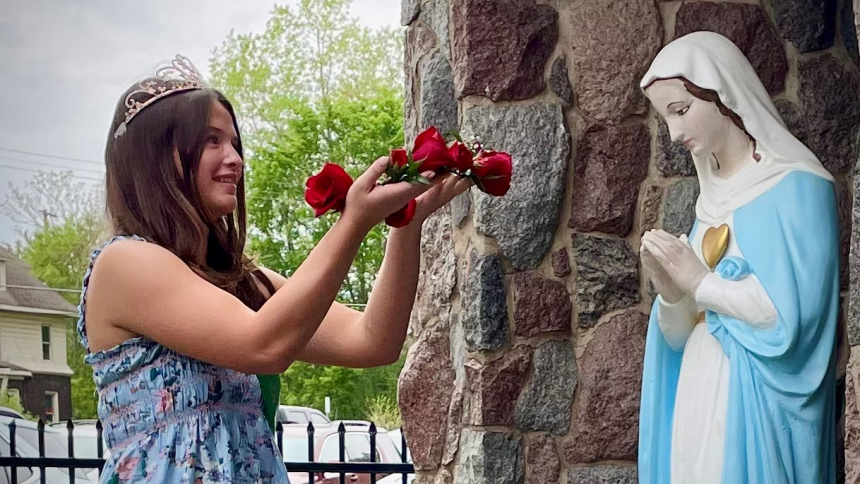 MAY CROWNING FLINT